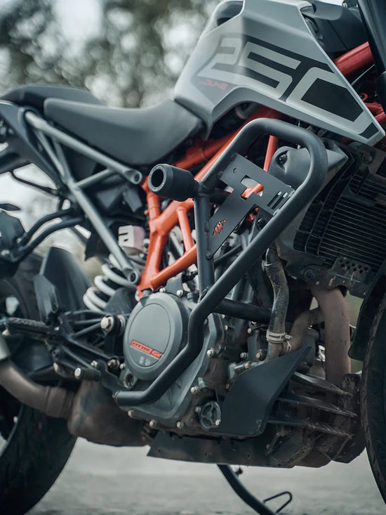 LEGUNDARY KTM Duke 250 BS6 Gen 2 Pegasus Crash Guard Wit Slider