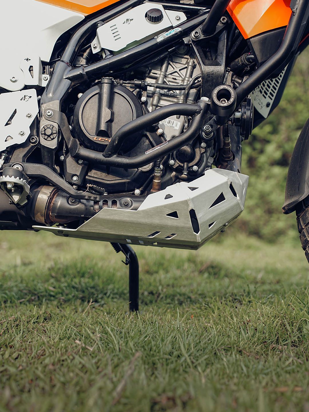 LEGUNDARY Vambrace Bash Plate Silver for KTM 250 Adventure