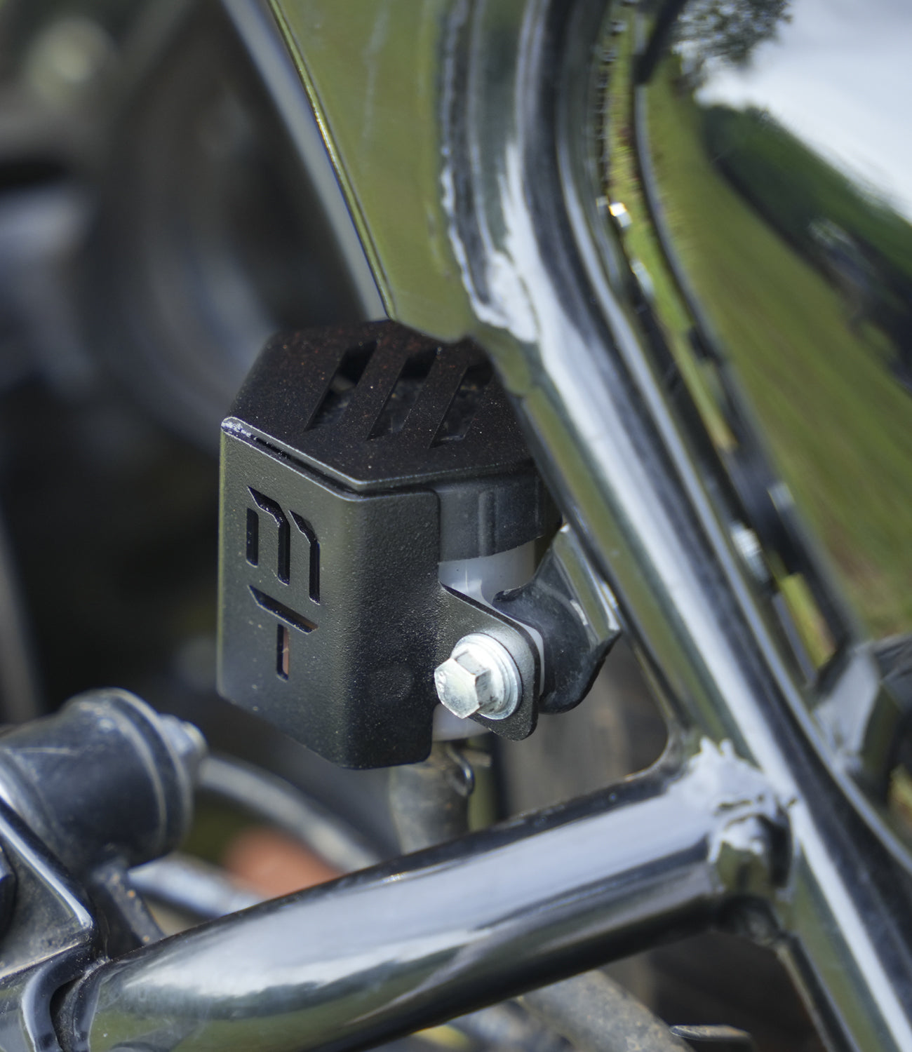 MotoTorque Reservoir Guard for Royal Enfield Hunter 350 — Reservoir Cap Protection