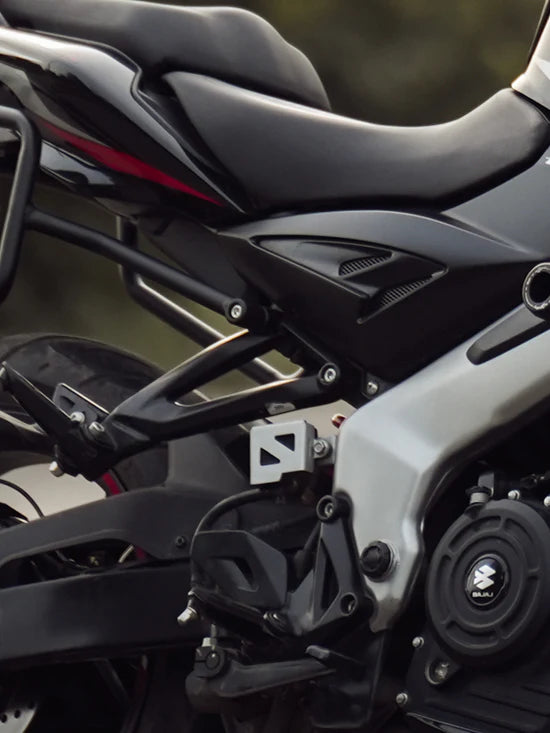 LEGUNDARY Bajaj Pulsar NS400Z Casque Rear Oil Cap