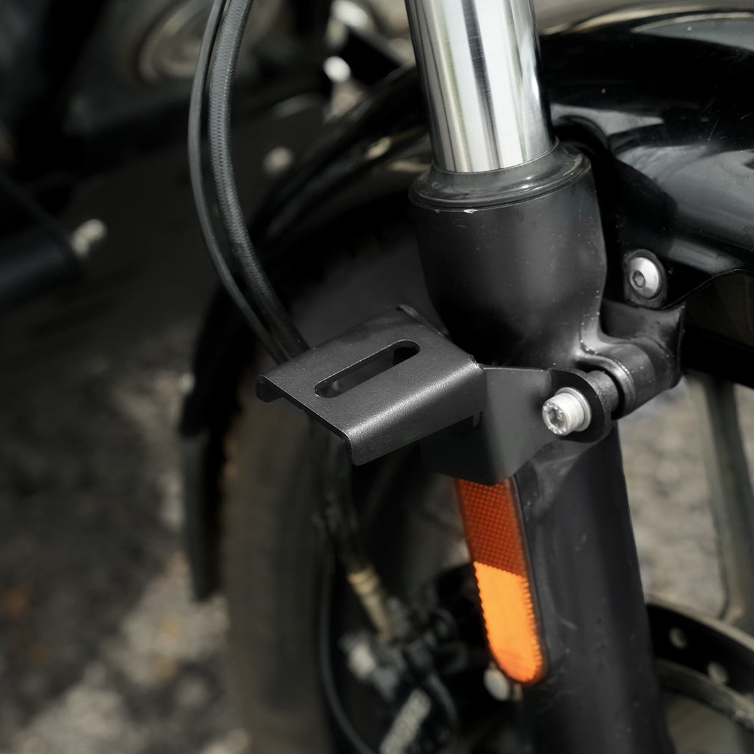 MotoTorque Fog Light Mount for Royal Enfield Meteor 350 — Auxiliary Light Bracket