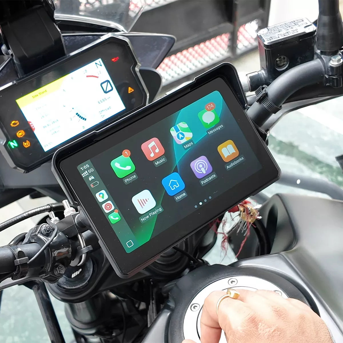 Aoocci C7 showing Apple CarPlay screen