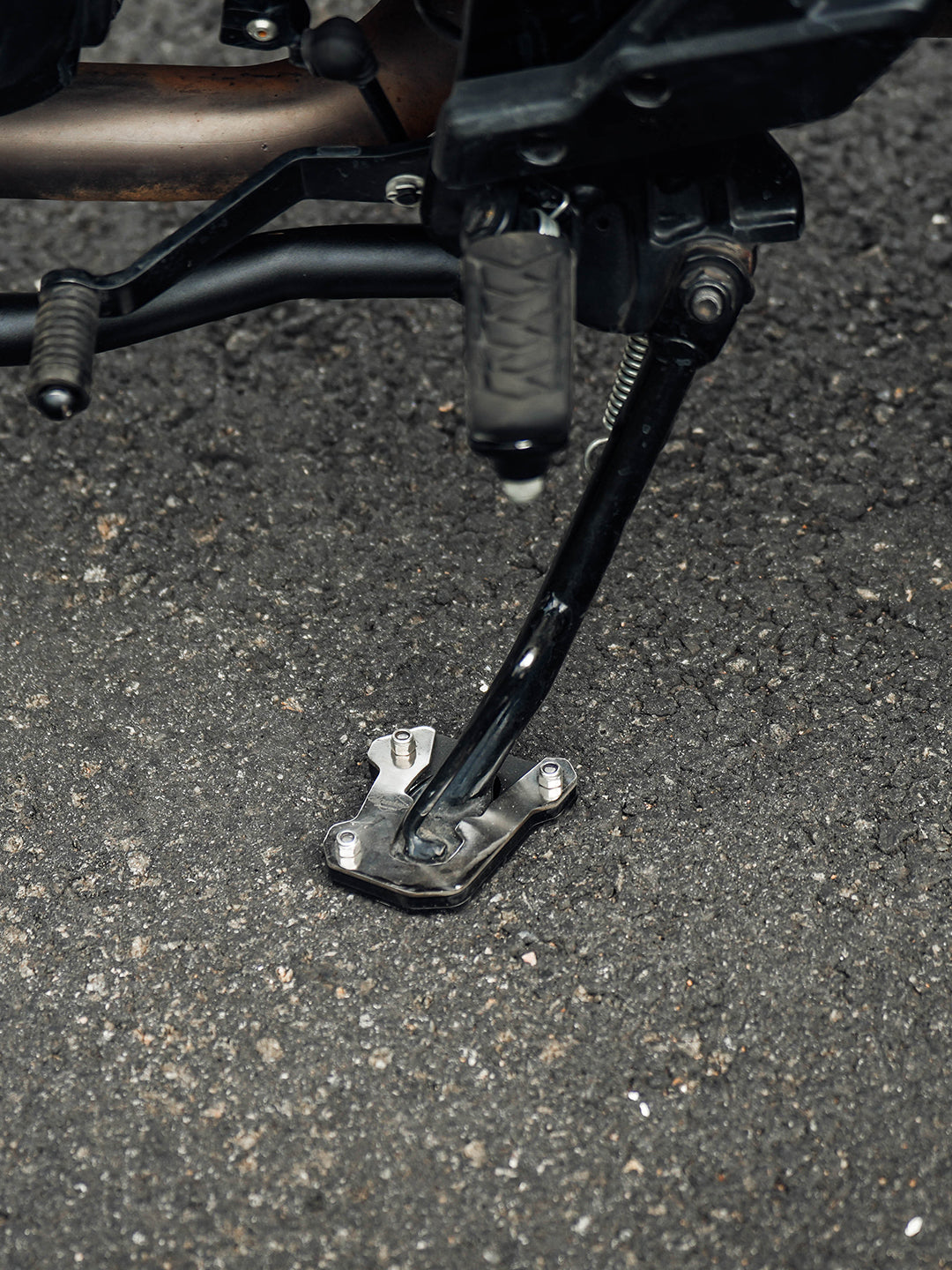 LEGUNDARY Side Stand Base for Harley X440